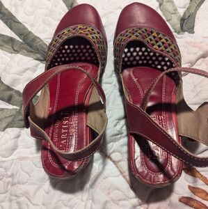 L’ARTISTE BY SPRING STEP AMOUR RD LEATHER LASER CUT HEARTS WEDGE SANDALS